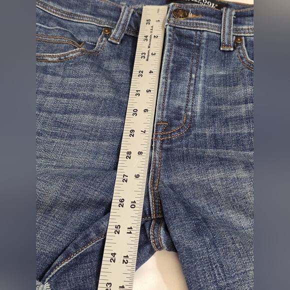 Liverpool Jeans Company The Keeper Boyfriend Frayed Denim Short Womens Size 8/29 - Picture 7 of 11